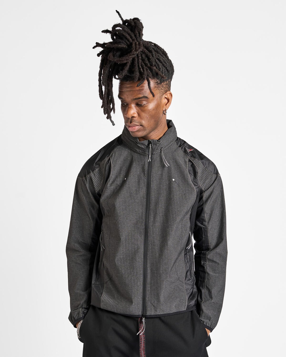 ROA Numb Pinstriped Hooded Wind Jacket | YBMW007FA07-BLK0001